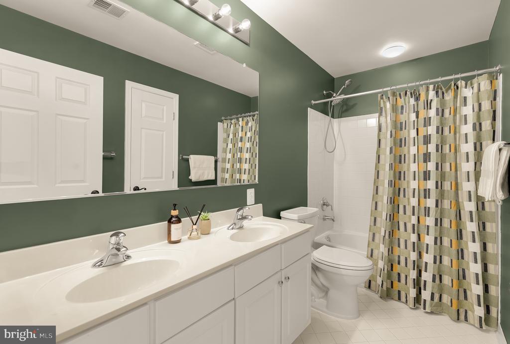 4024 HEATHERSTONE COURT
