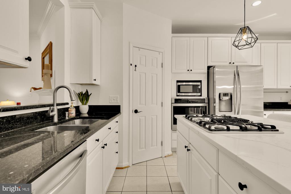 4024 HEATHERSTONE COURT