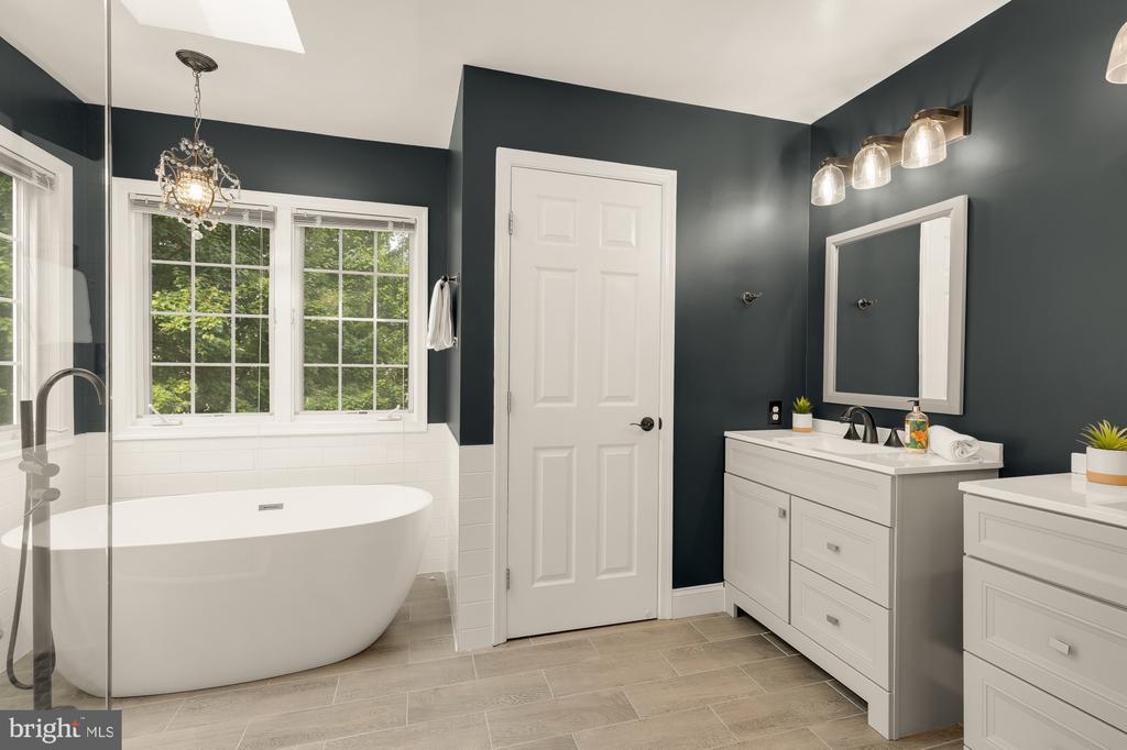 4024 HEATHERSTONE COURT