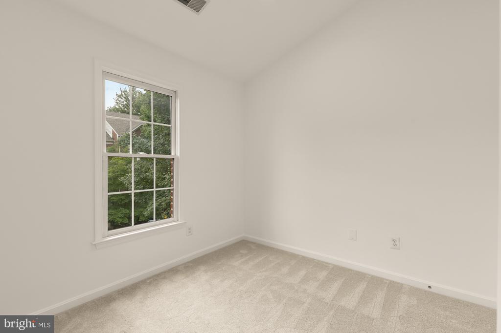 4024 HEATHERSTONE COURT