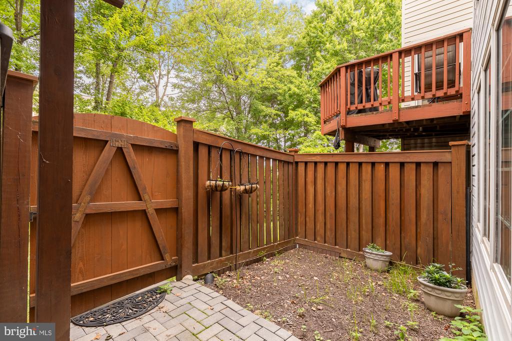 4024 HEATHERSTONE COURT