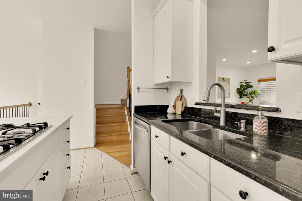 4024 HEATHERSTONE COURT