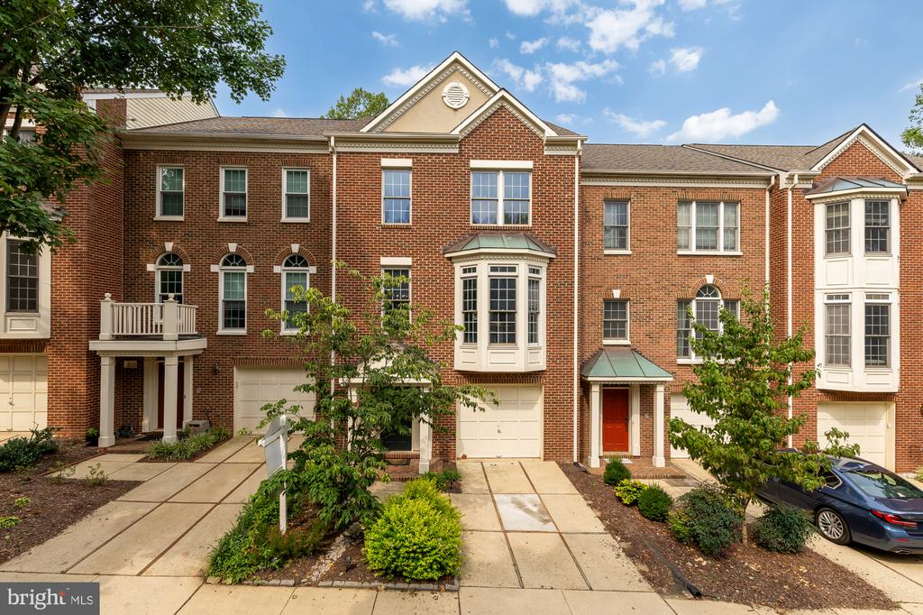 4024 HEATHERSTONE COURT