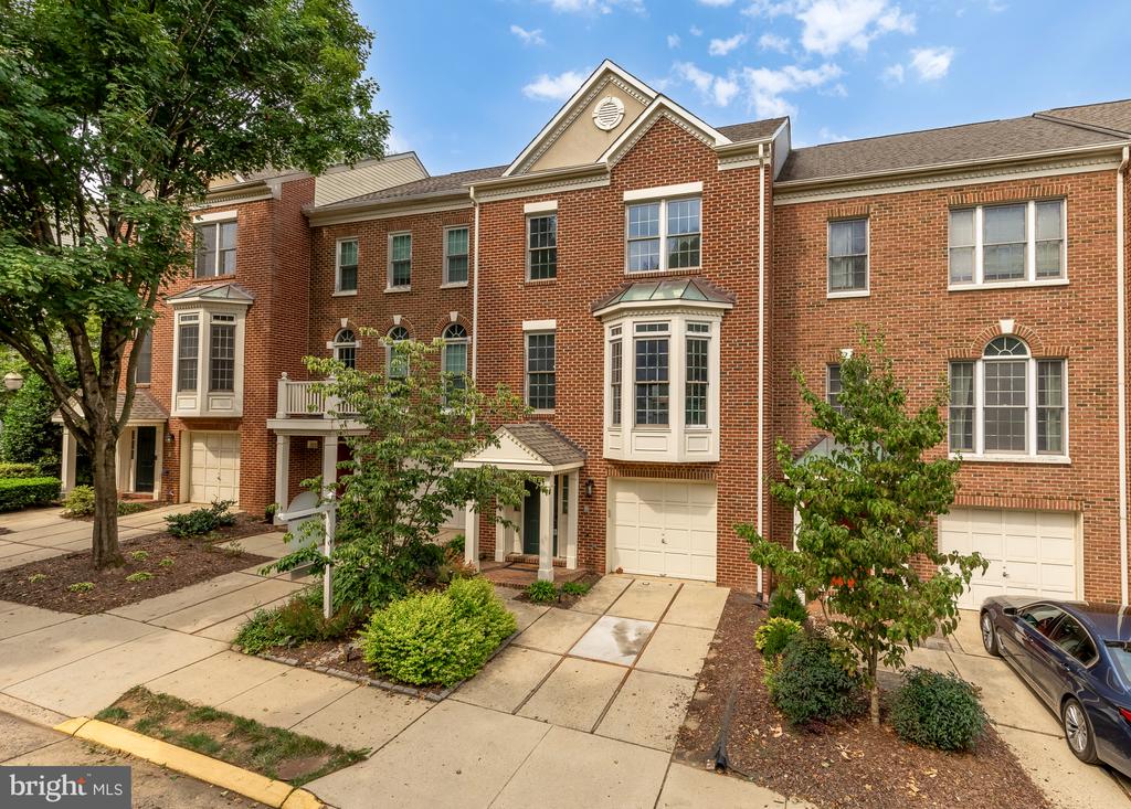 4024 HEATHERSTONE COURT