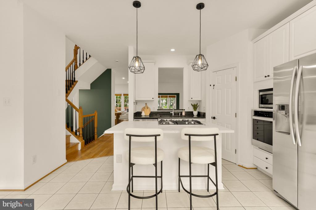 4024 HEATHERSTONE COURT