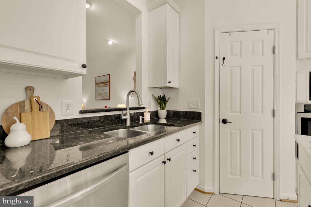 4024 HEATHERSTONE COURT