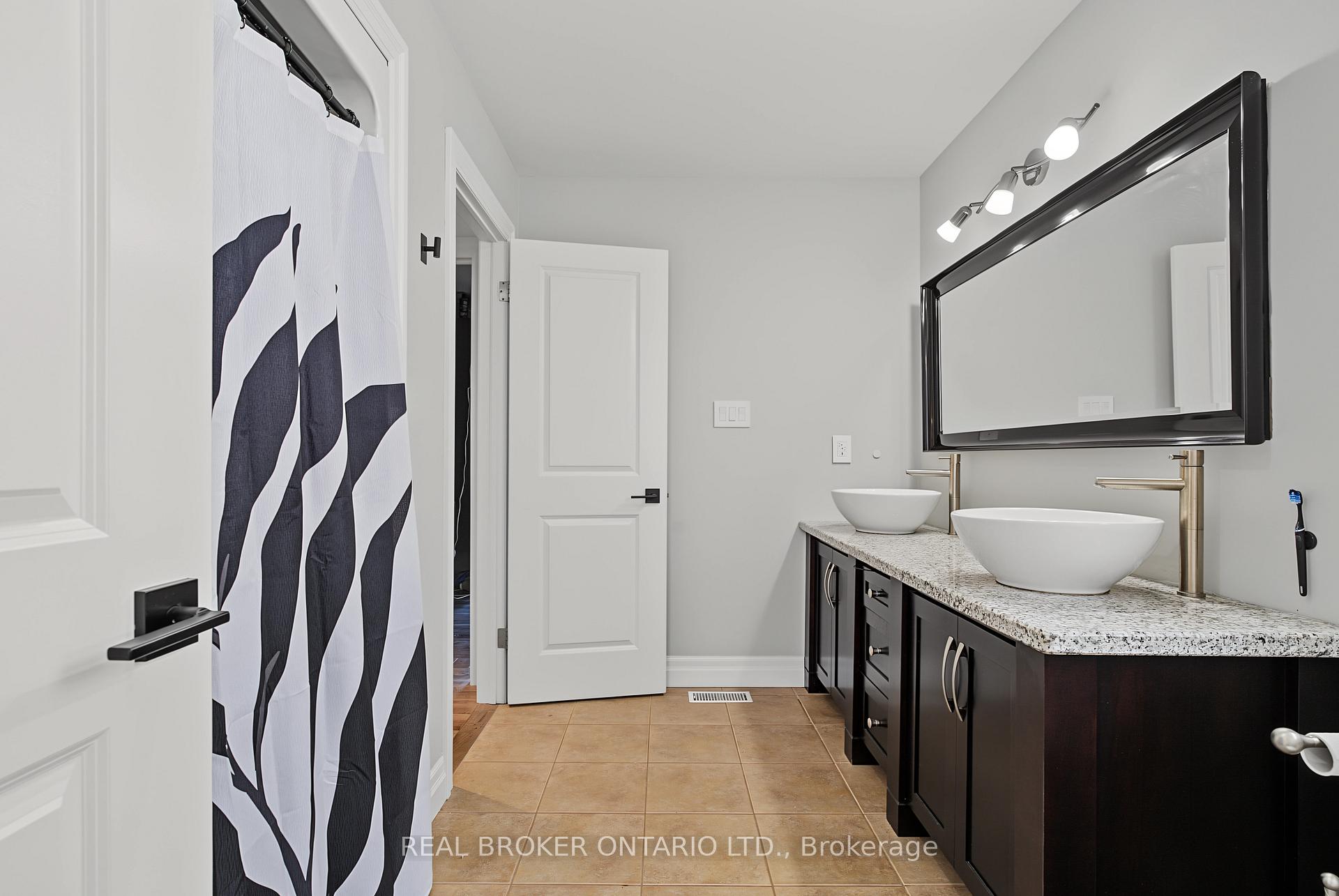 422 Rideau River Street