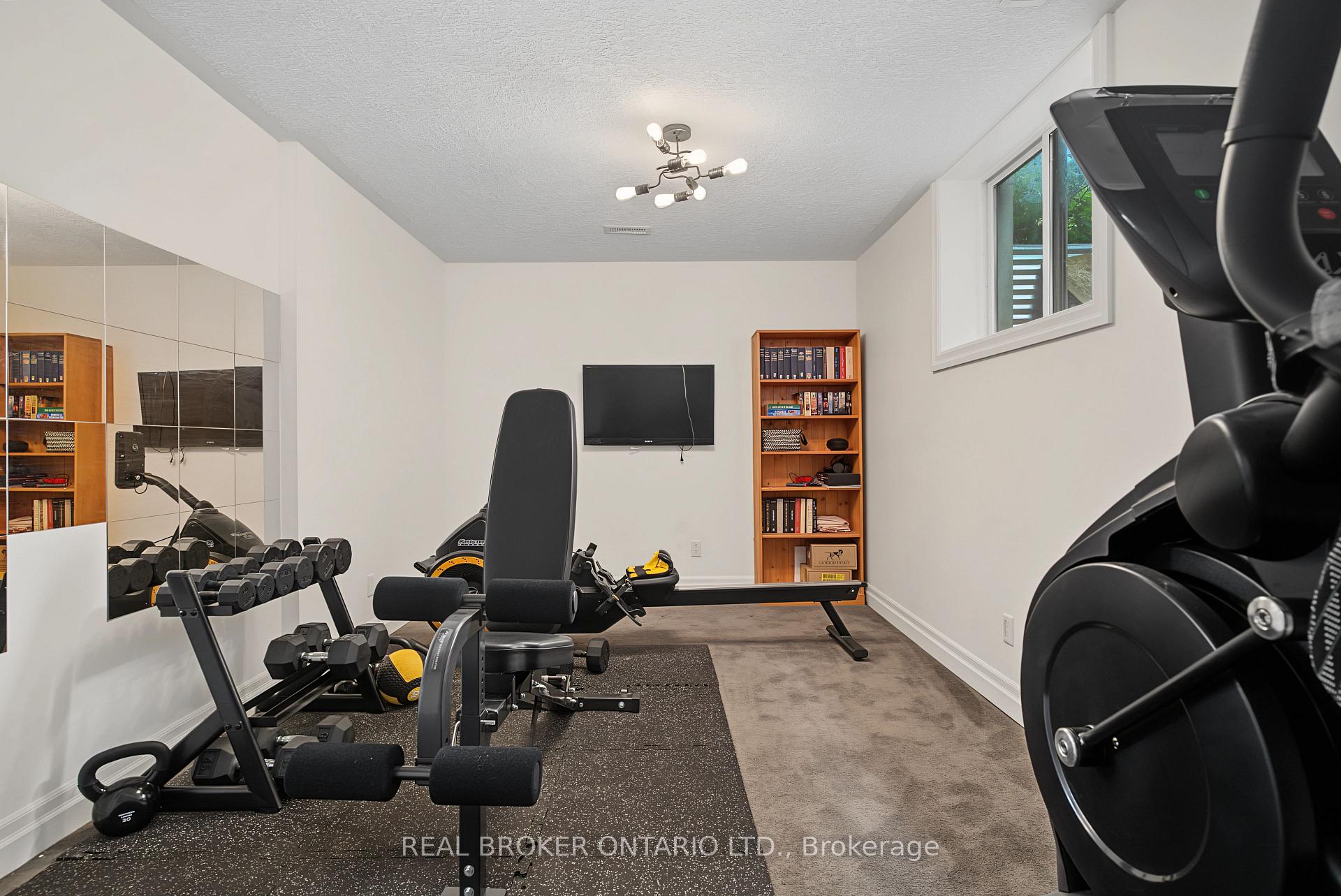 422 Rideau River Street