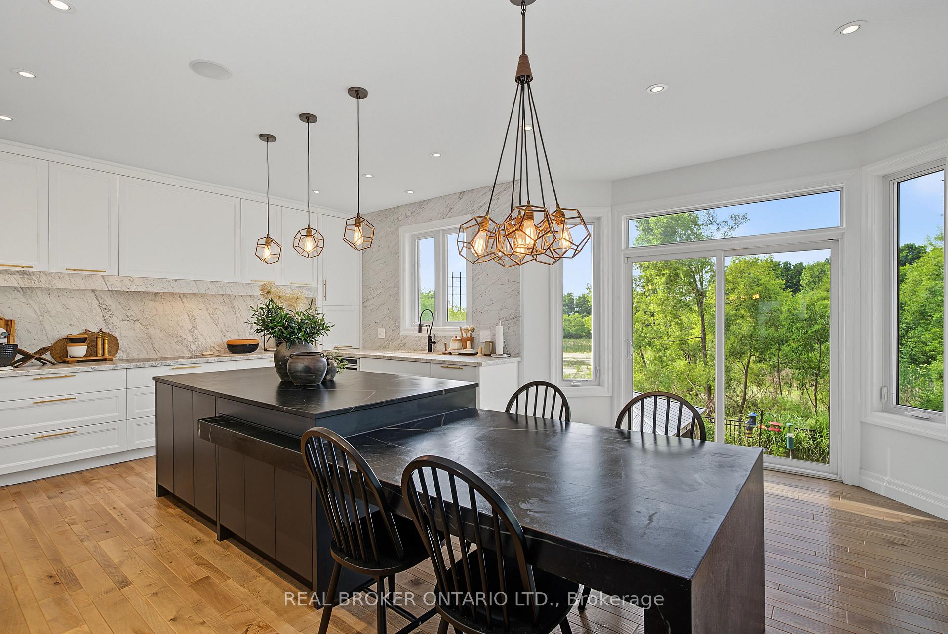 422 Rideau River Street