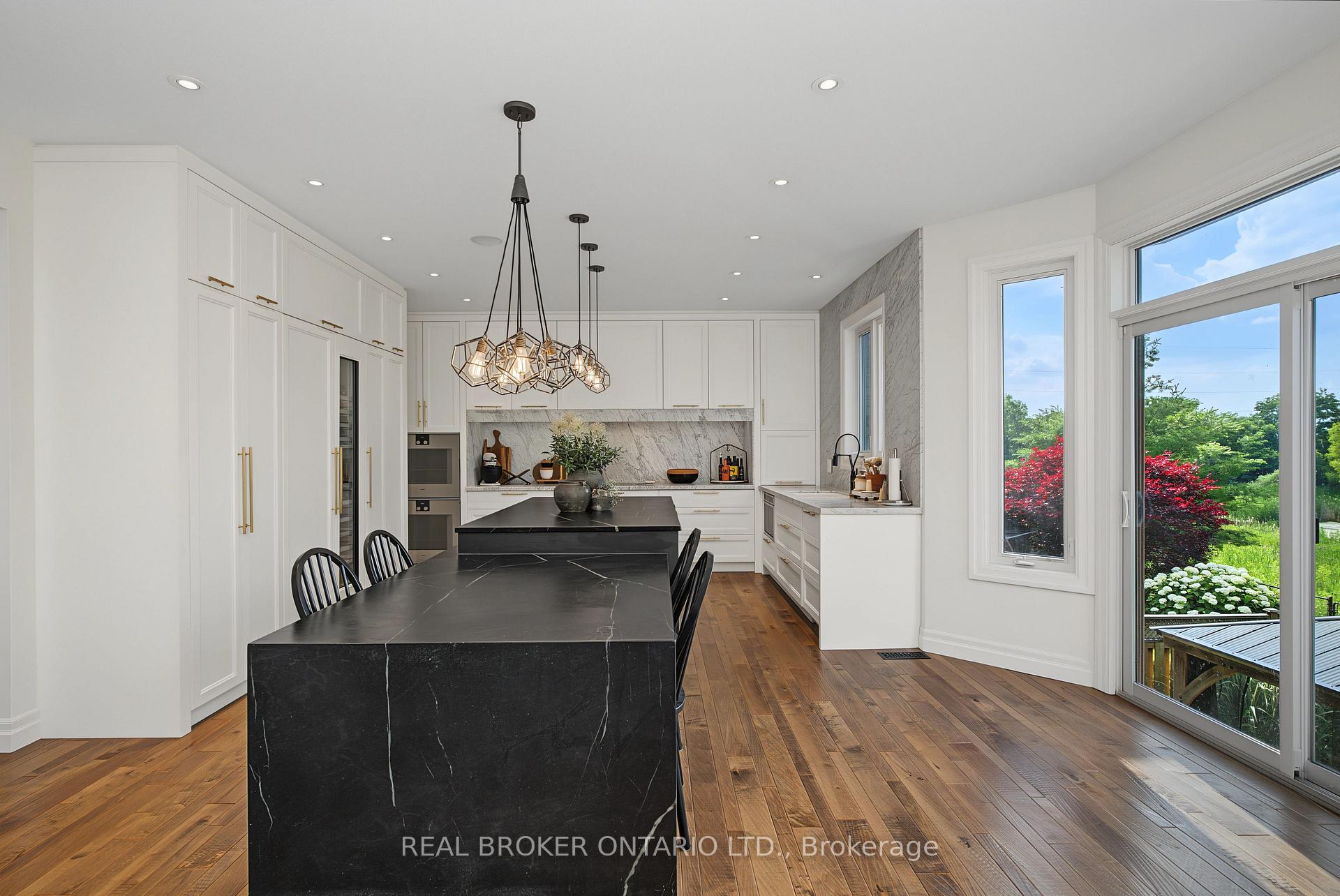 422 Rideau River Street