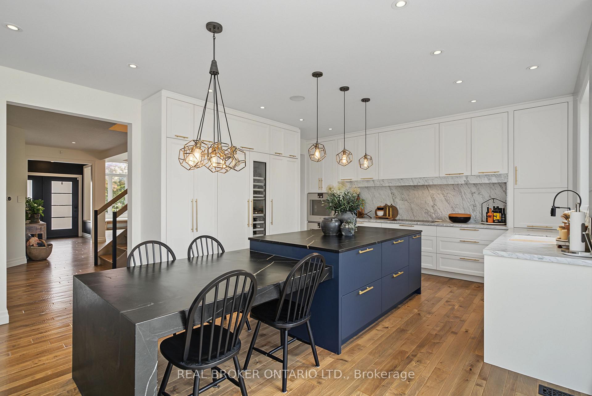 422 Rideau River Street
