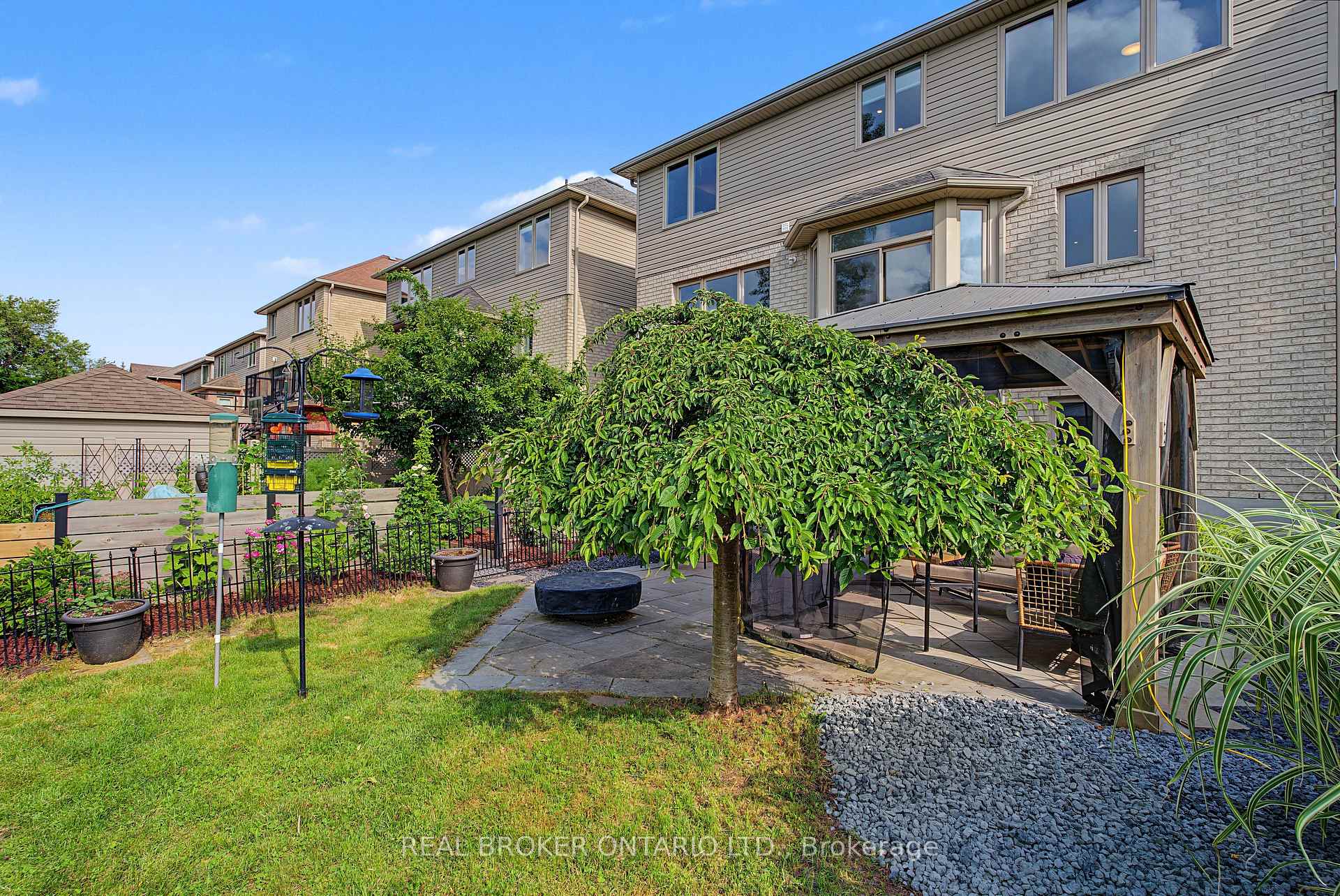 422 Rideau River Street
