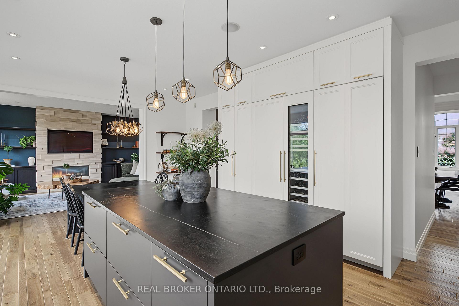 422 Rideau River Street