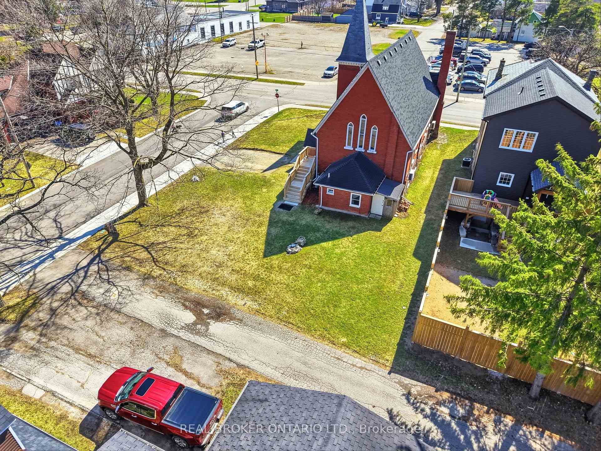 20 Mill Street E