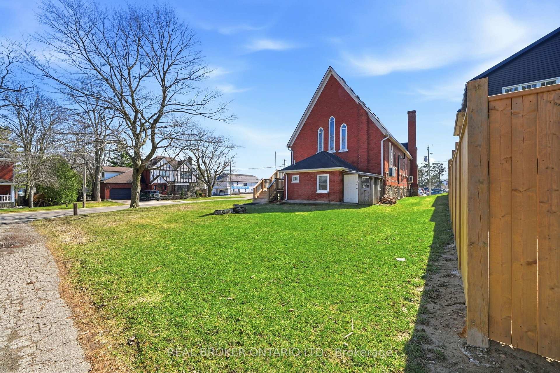20 Mill Street E