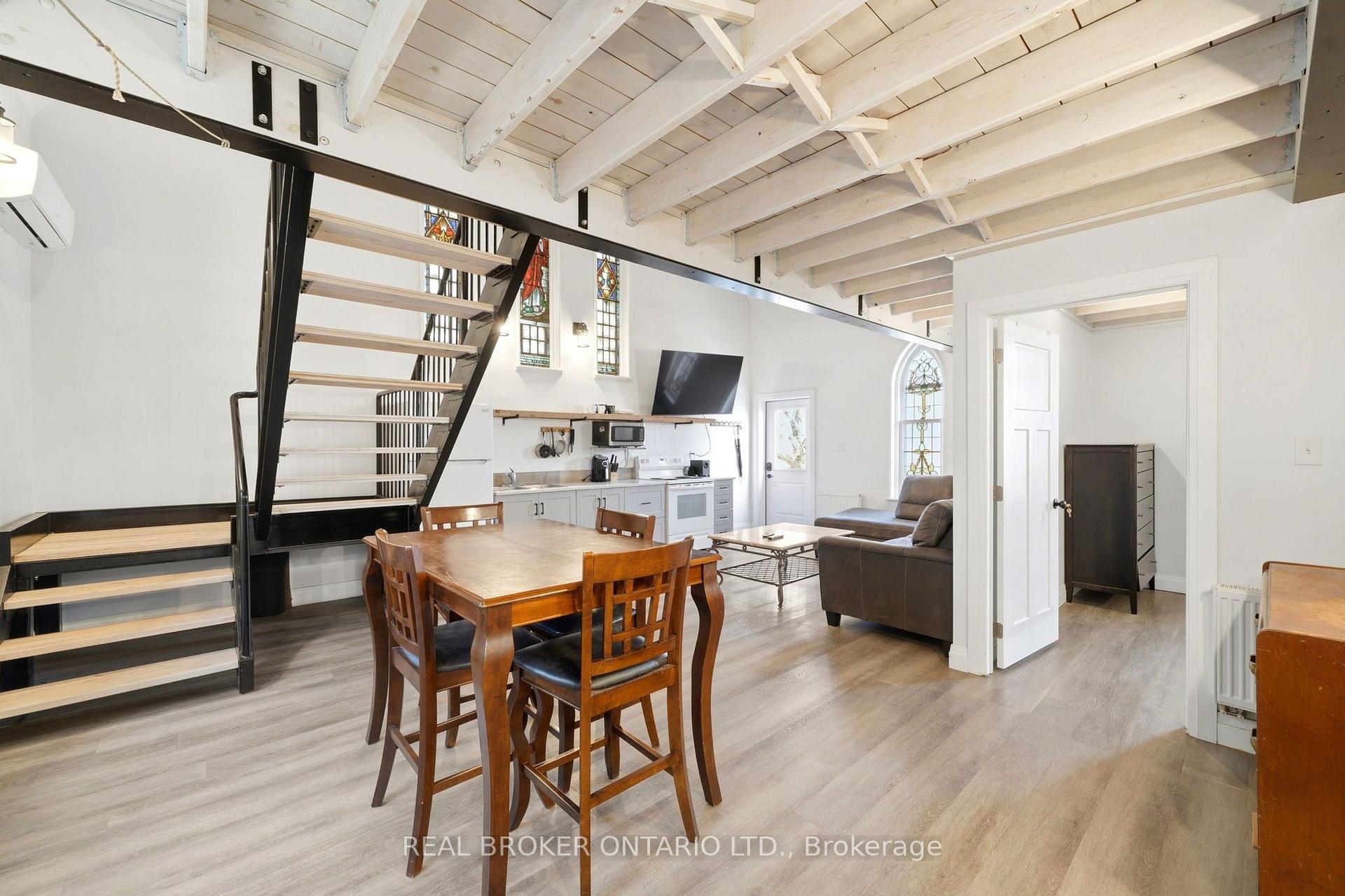 20 Mill Street E