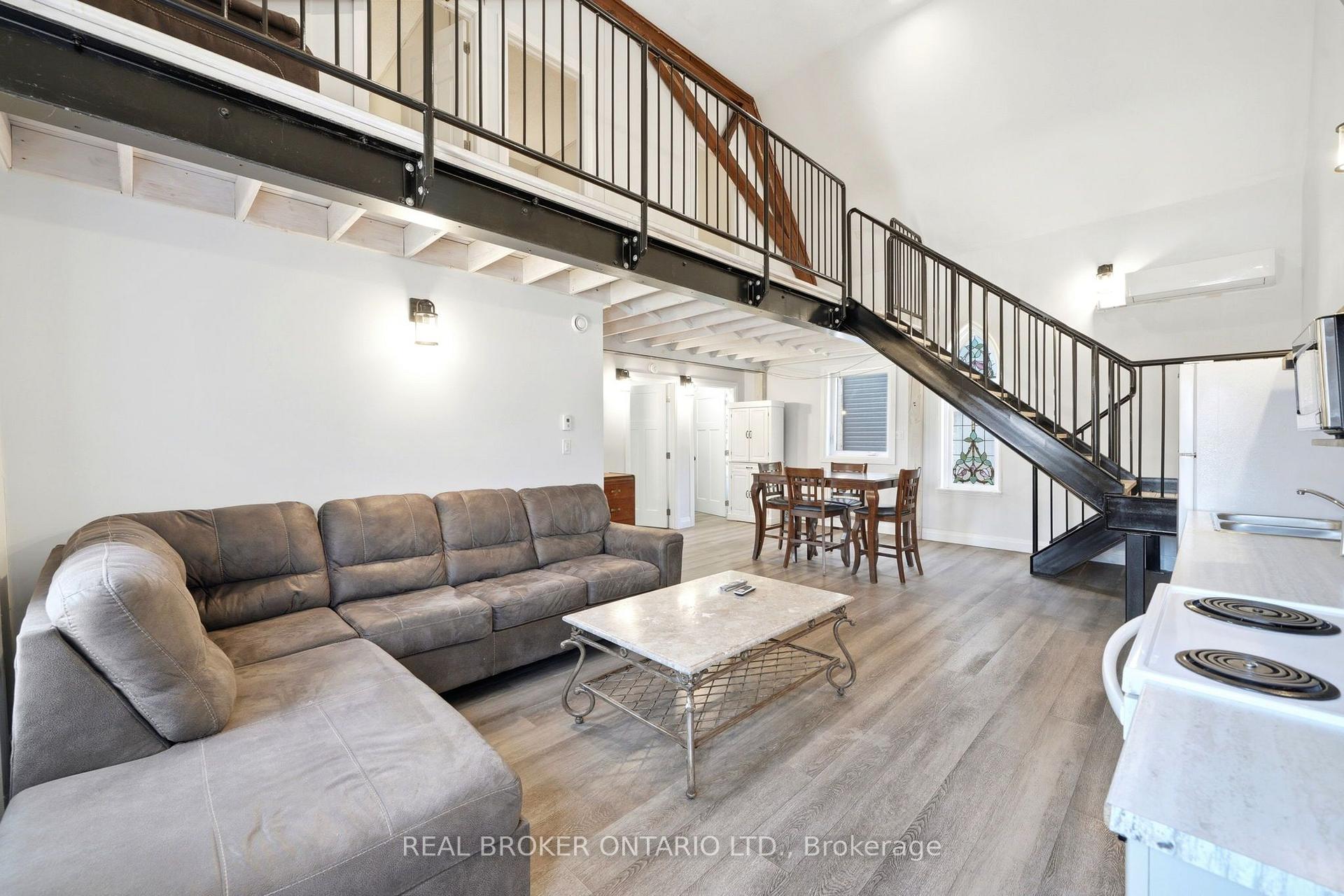 20 Mill Street E