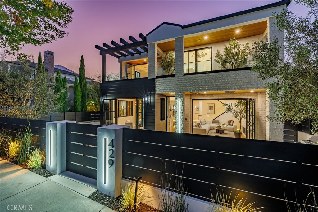 429 Dahlia Ave