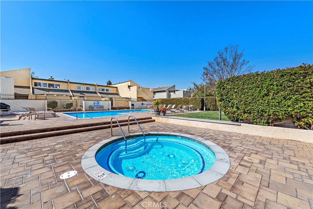 18692 Maplewood Cir
