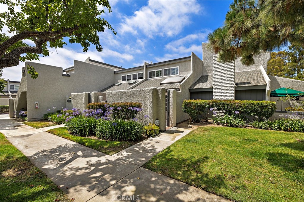 18692 Maplewood Cir