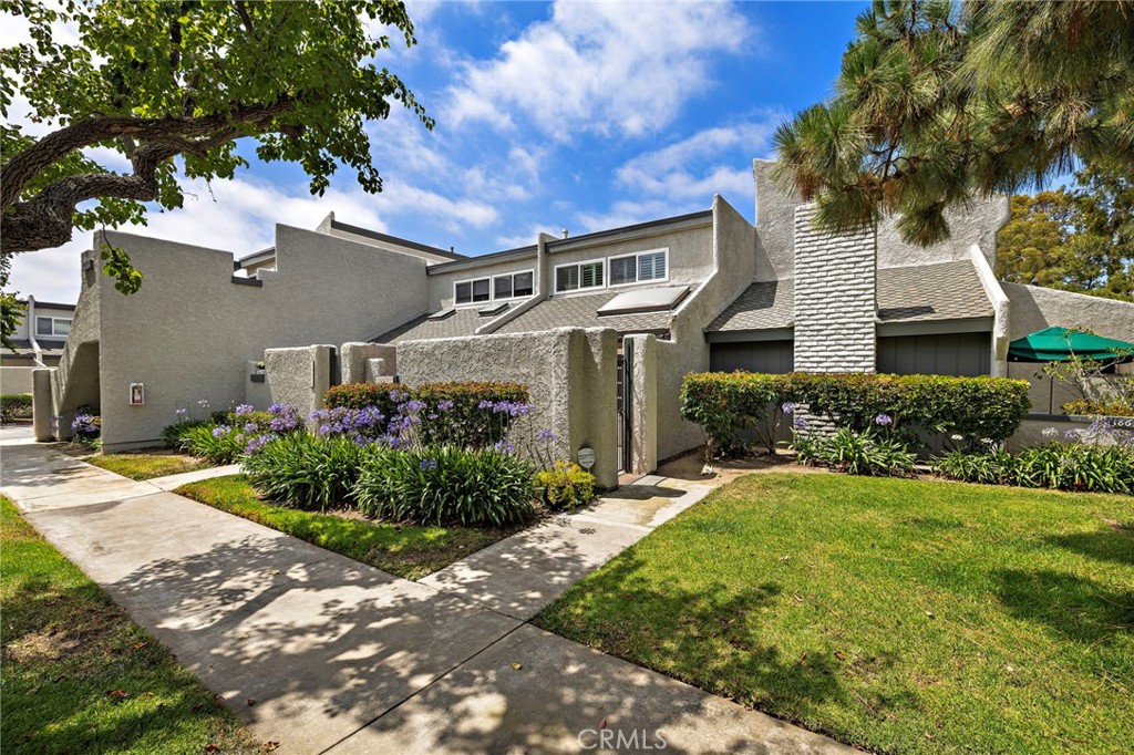 18692 Maplewood Cir