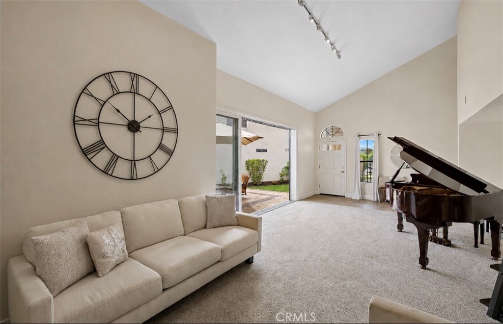 28732 Calle Vista