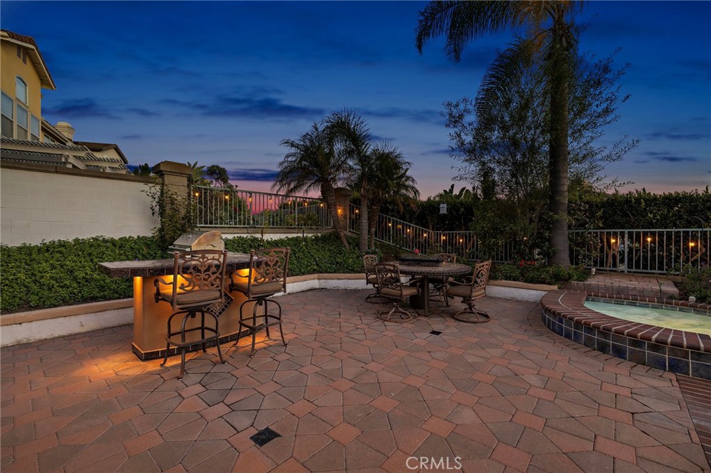 14 Pembroke Ln