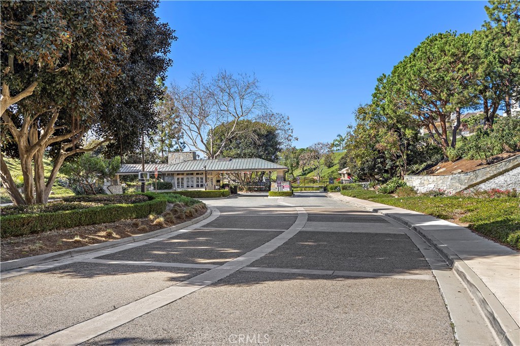 14 Pembroke Ln