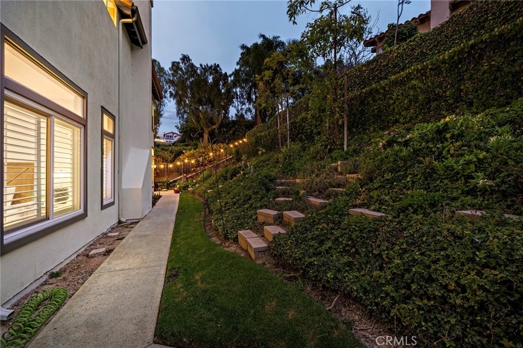 5 Glastonbury Pl
