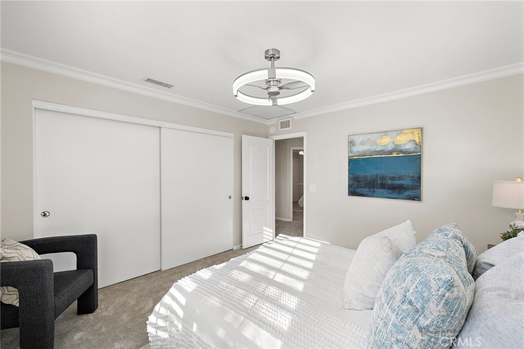 5 Glastonbury Pl