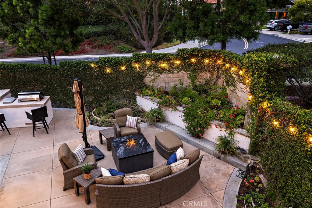 5 Glastonbury Pl