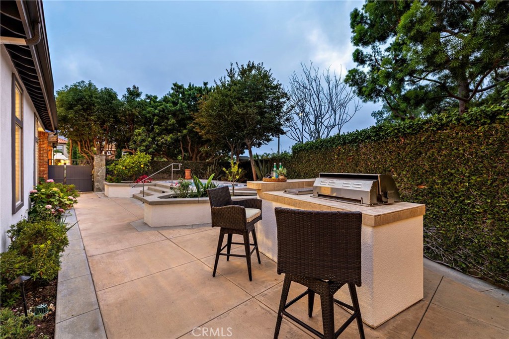 5 Glastonbury Pl