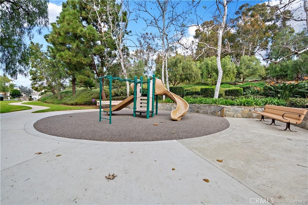 5 Glastonbury Pl