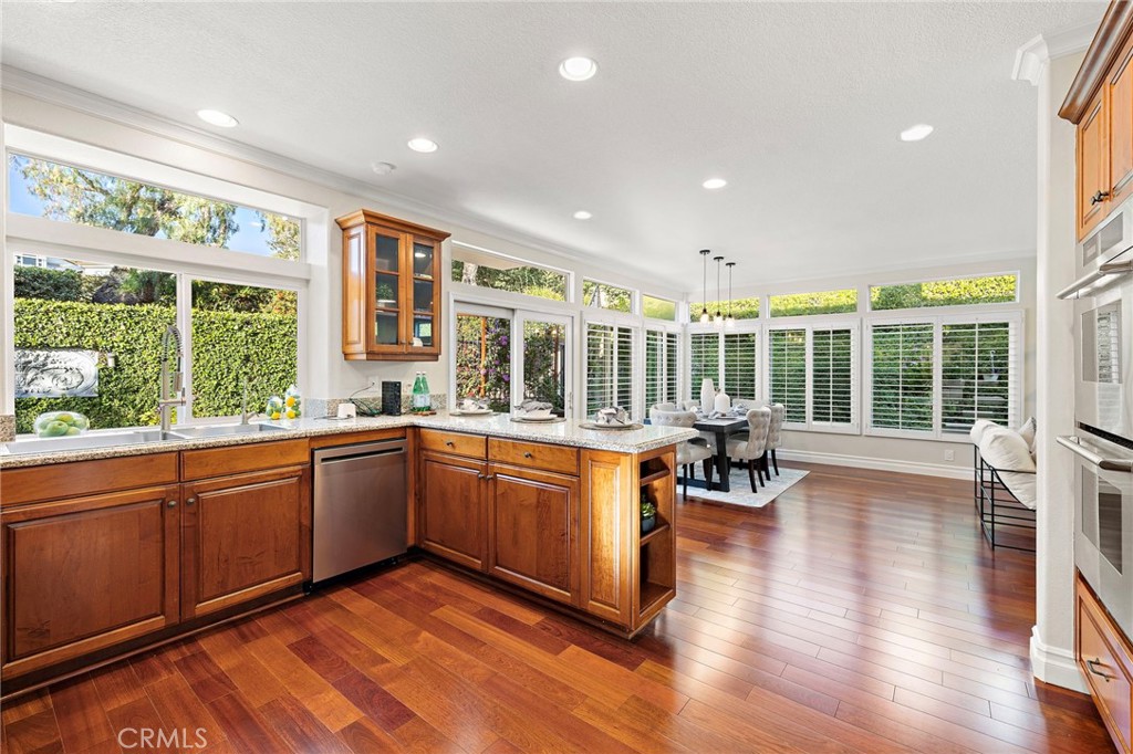 5 Glastonbury Pl