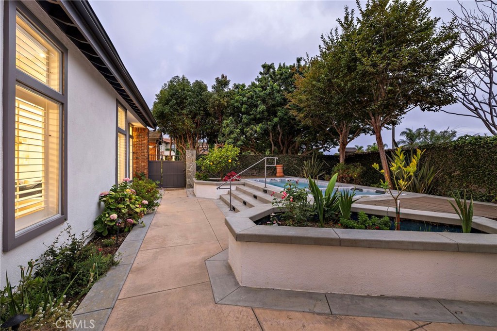 5 Glastonbury Pl