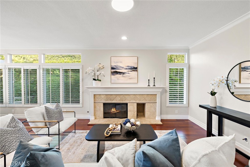 5 Glastonbury Pl
