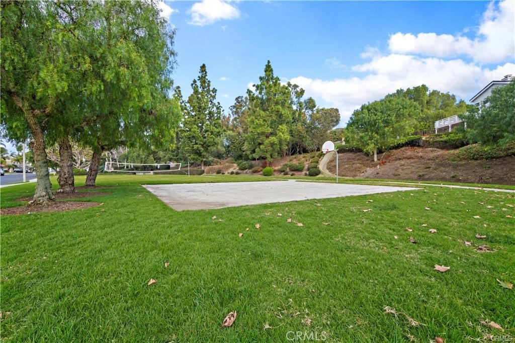 5 Glastonbury Pl