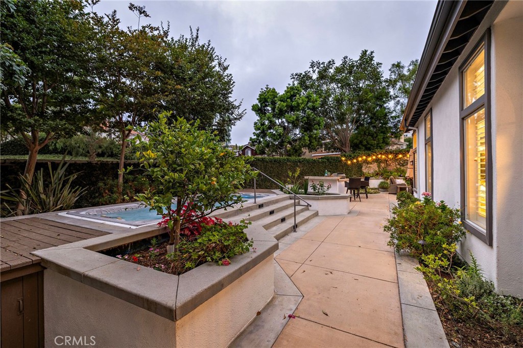 5 Glastonbury Pl