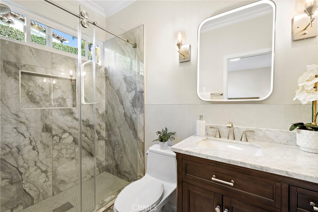 5 Glastonbury Pl