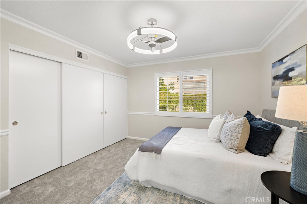 5 Glastonbury Pl