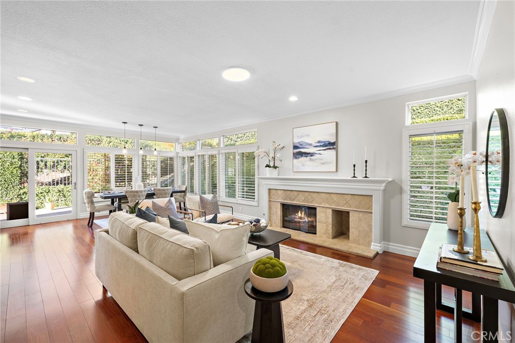 5 Glastonbury Pl