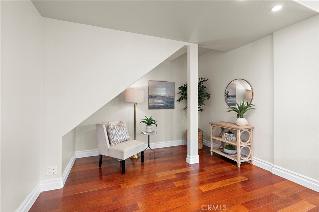 5 Glastonbury Pl