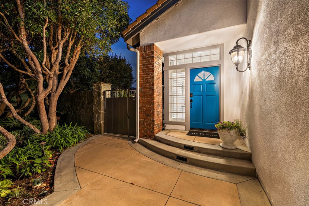 5 Glastonbury Pl