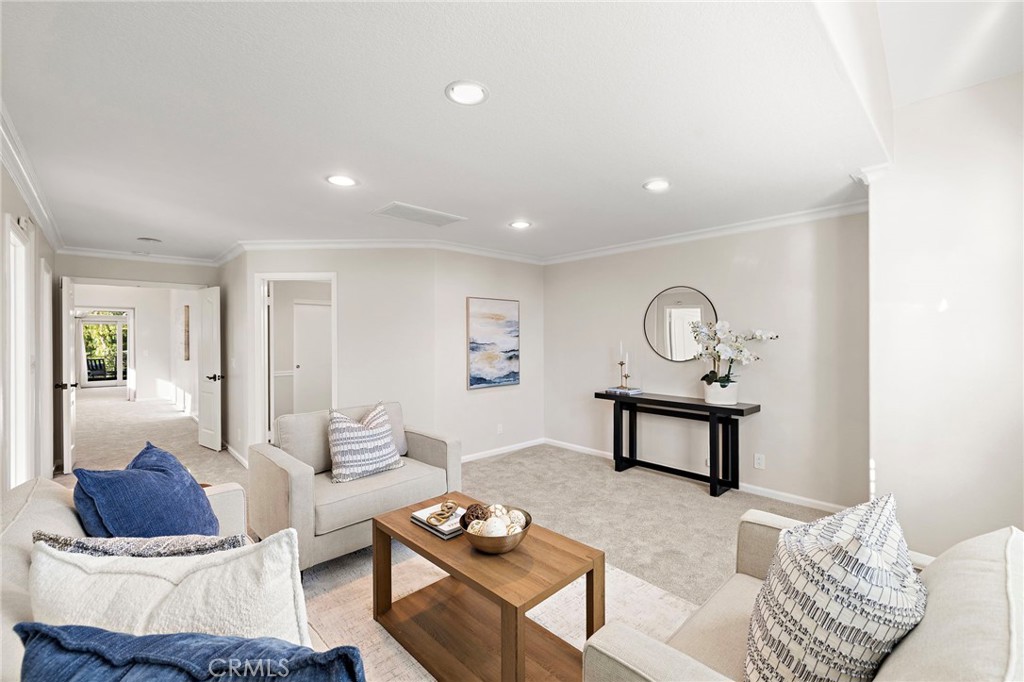 5 Glastonbury Pl