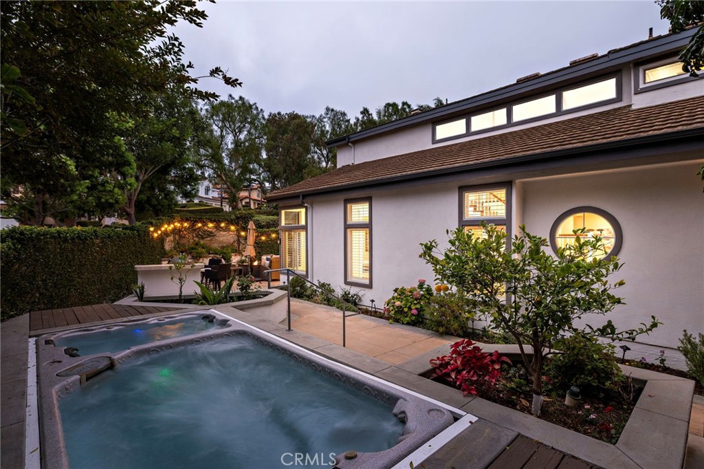 5 Glastonbury Pl