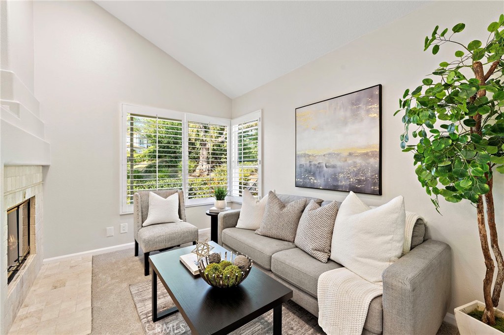 5 Glastonbury Pl