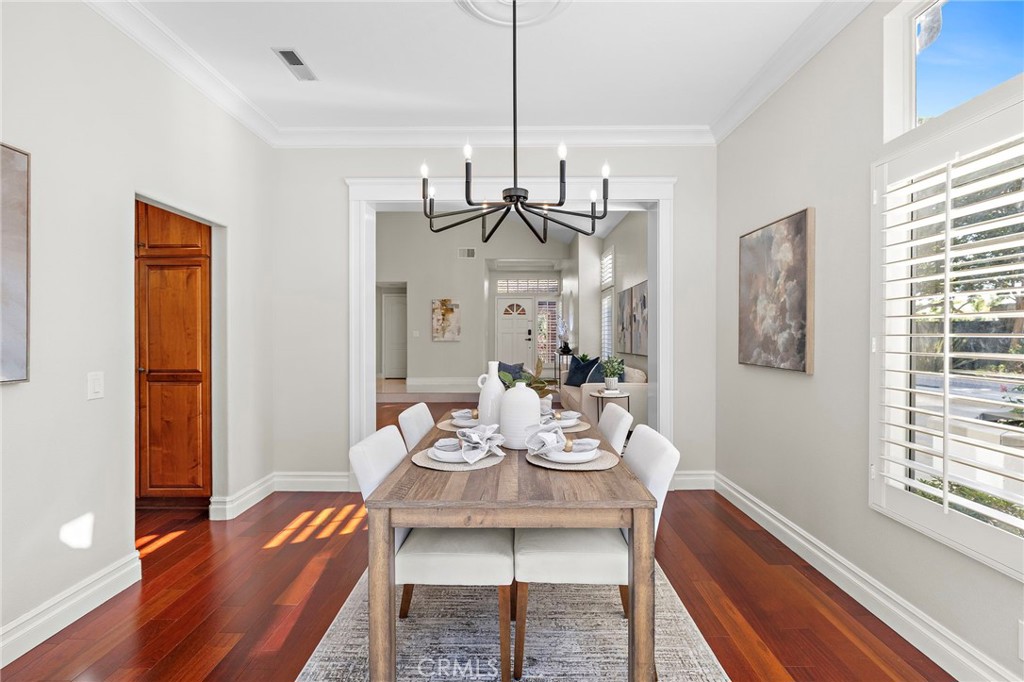 5 Glastonbury Pl