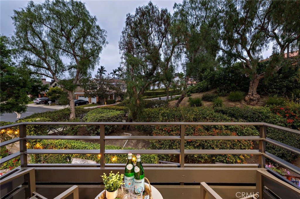 5 Glastonbury Pl