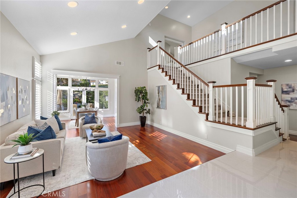 5 Glastonbury Pl