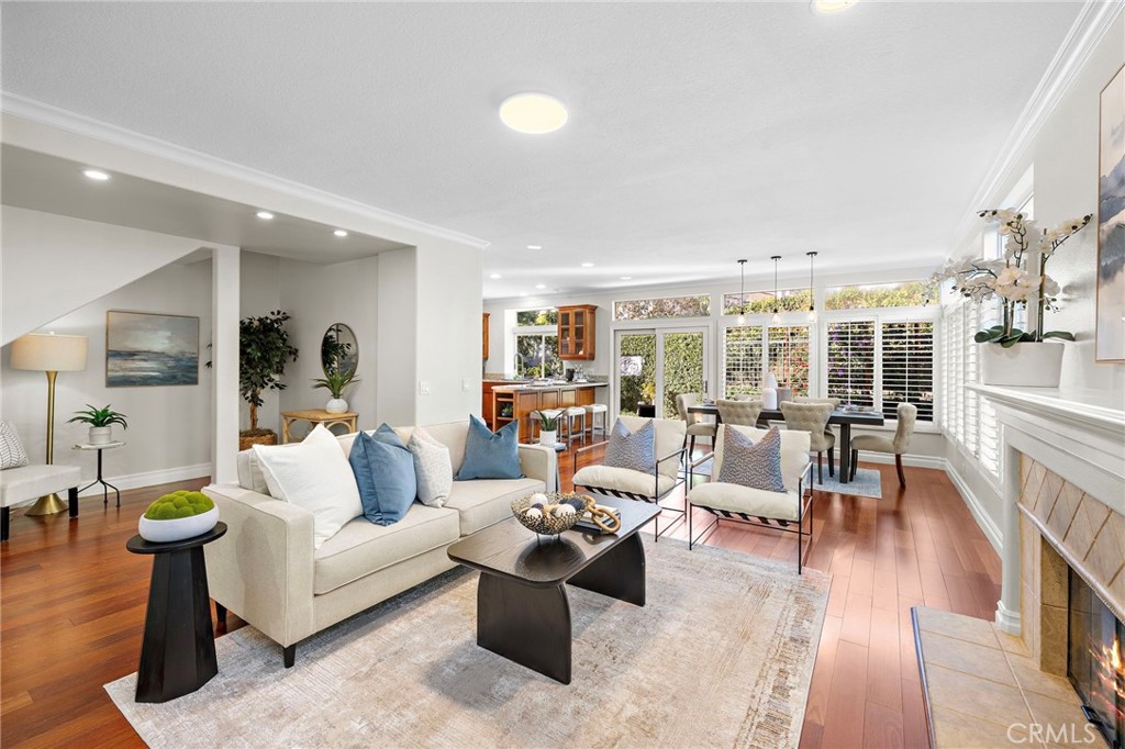 5 Glastonbury Pl